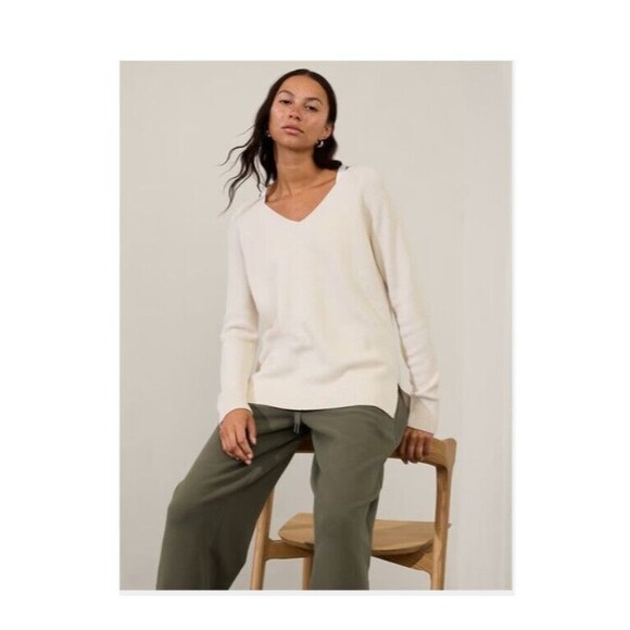 ATHLETA Merino Extra Fine Wool Blend Rib Knit Hanover Vneck Minimalist Sweater M - Picture 1 of 11
